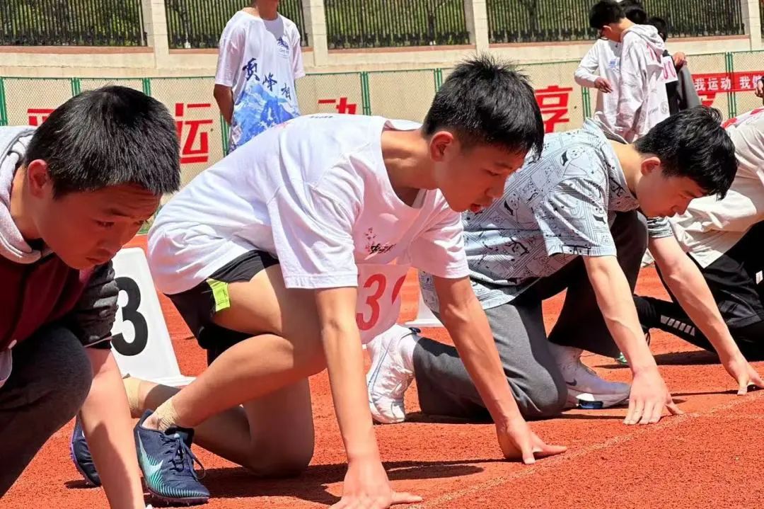 運(yùn)動不止步 青春不落幕----延安市新區(qū)培文學(xué)校第四屆中小學(xué)田徑運(yùn)動會圓滿落幕