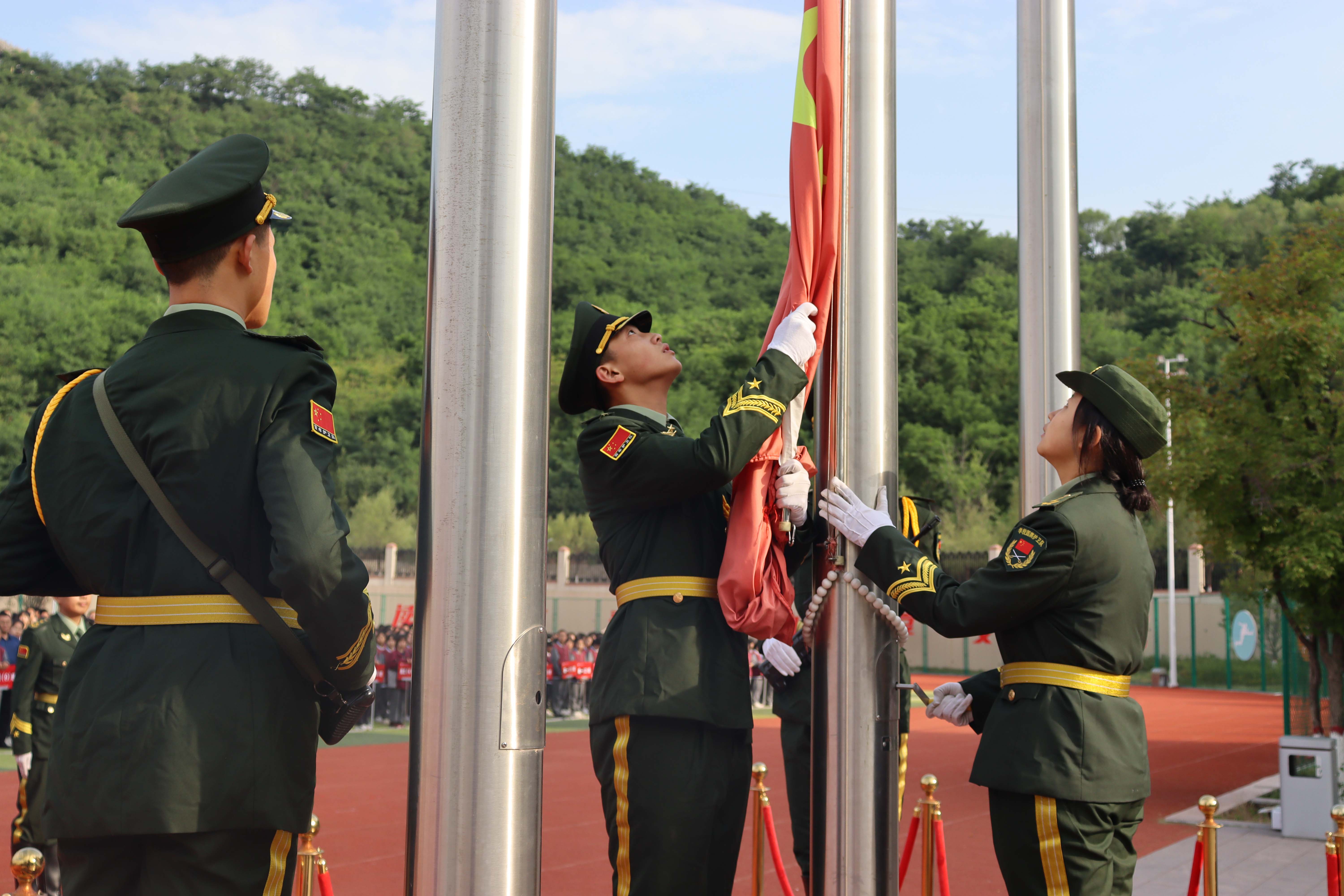 向國旗敬禮 | 勤學(xué)刻苦，勇攀新高